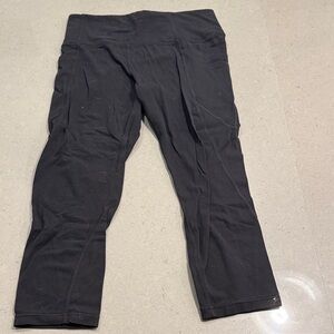 Athleta women black Capri leggings